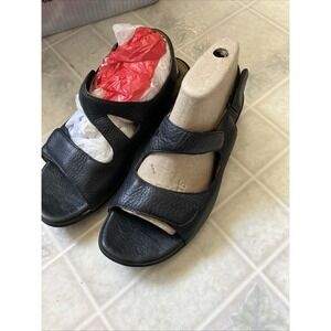 CLARKS Artisan Sandals 9 medium Black Leather Slingback Wedge 74016 Comfort
